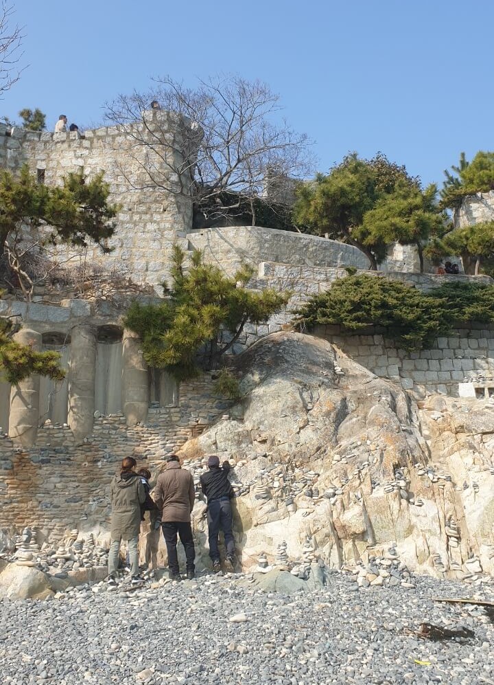 매미성 돌쌓기